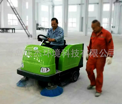 購買電動掃地車要注意什么掃地車廠家青島掃地車廠家