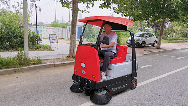 市政道路采購(gòu)慶杰電動(dòng)掃地車